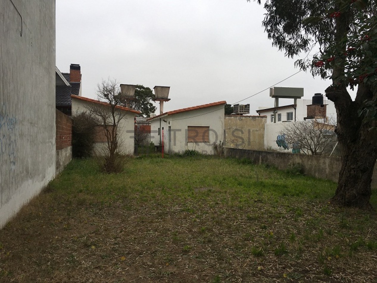 V44 - 2 Chalets de 2 ambientes - Calle 28 e/5 y 6