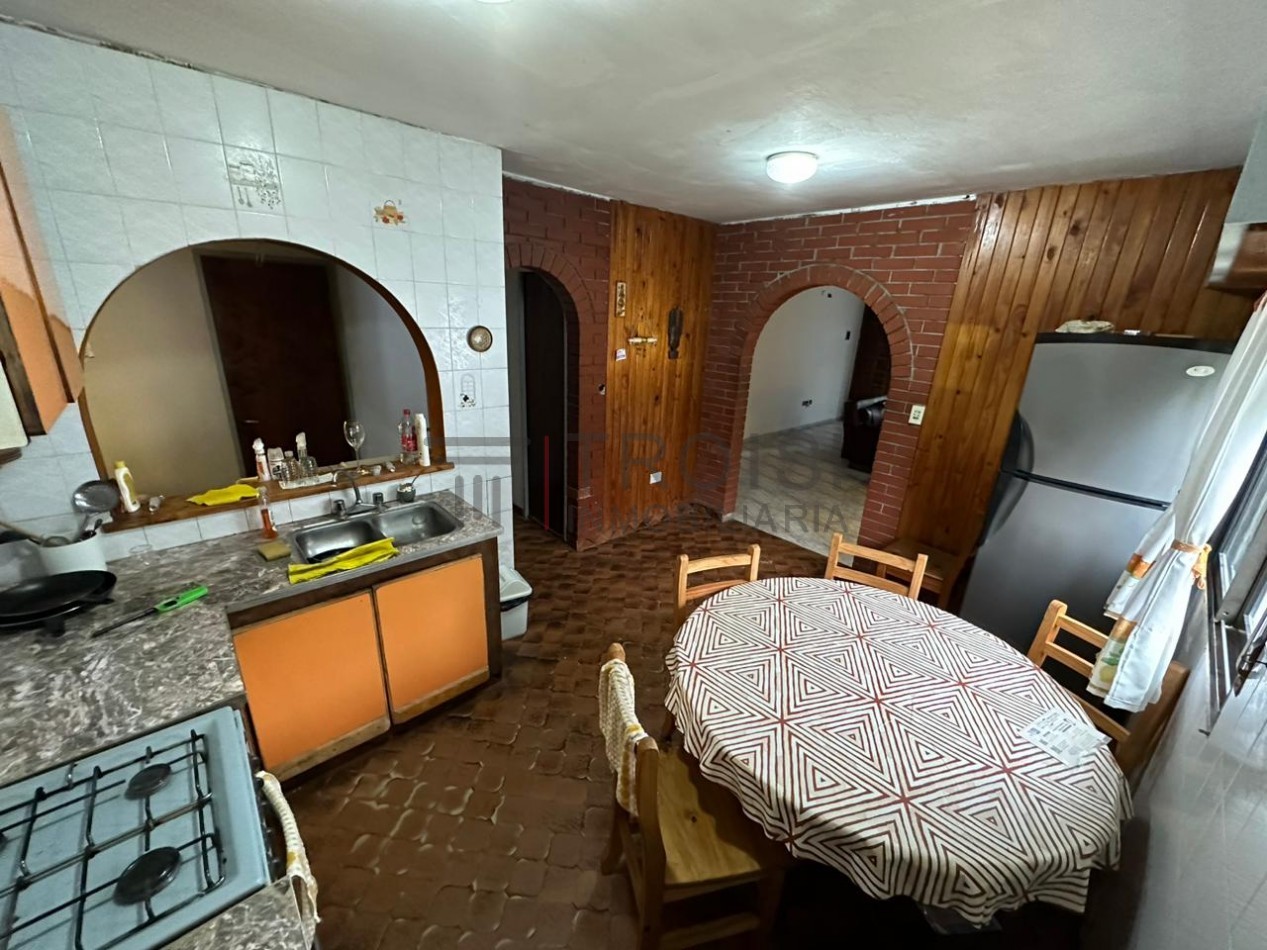 Chalet 4 ambientes - Calle 5 e/ 47 y 48 - V36