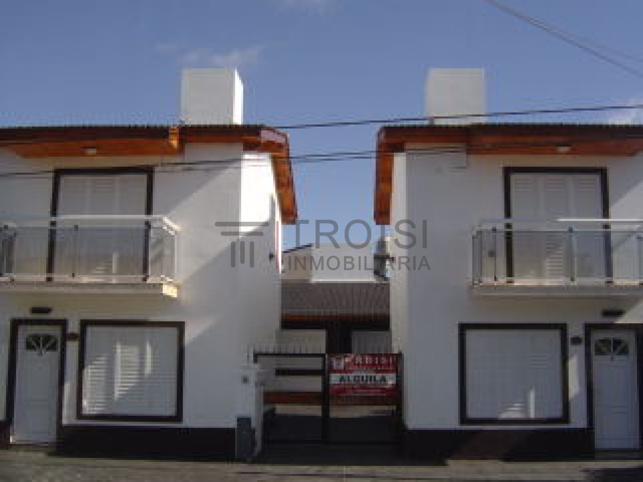 644 - Chalet de 3 ambientes - Calle 64 e/1 y 2