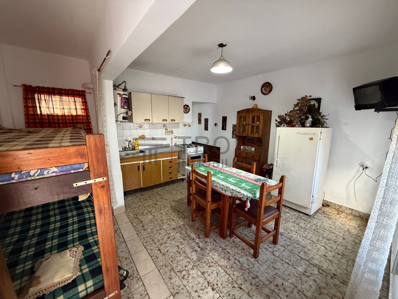 V54 - 2 Departamentos + Chalet 3 ambientes - Calle 5 e/30 y 31 