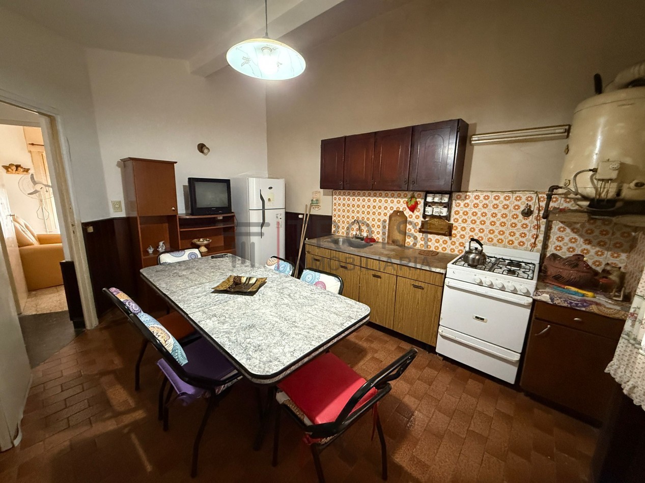 V54 - Chalet 3 ambientes + 2 departamentos  - Calle 5 e/30 y 31
