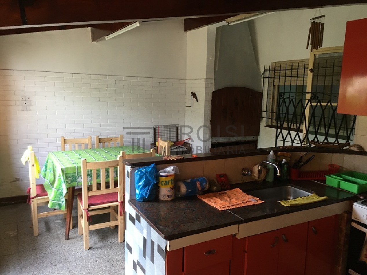V37 - Chalet 3 ambientes + Monoambiente -  Calle 30 e/ 5 y 6