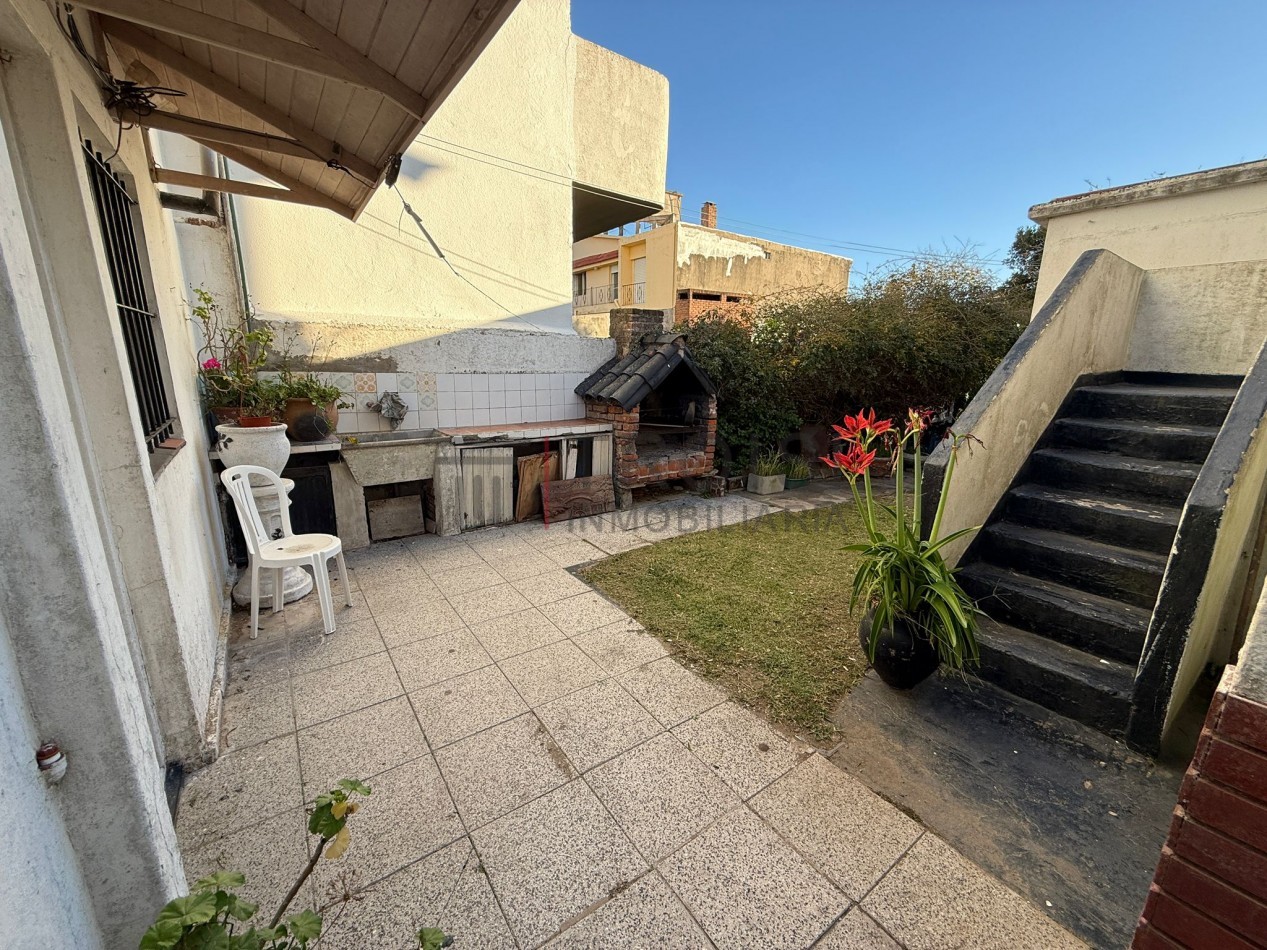 V54 - 2 Departamentos + Chalet 3 ambientes - Calle 5 e/30 y 31 