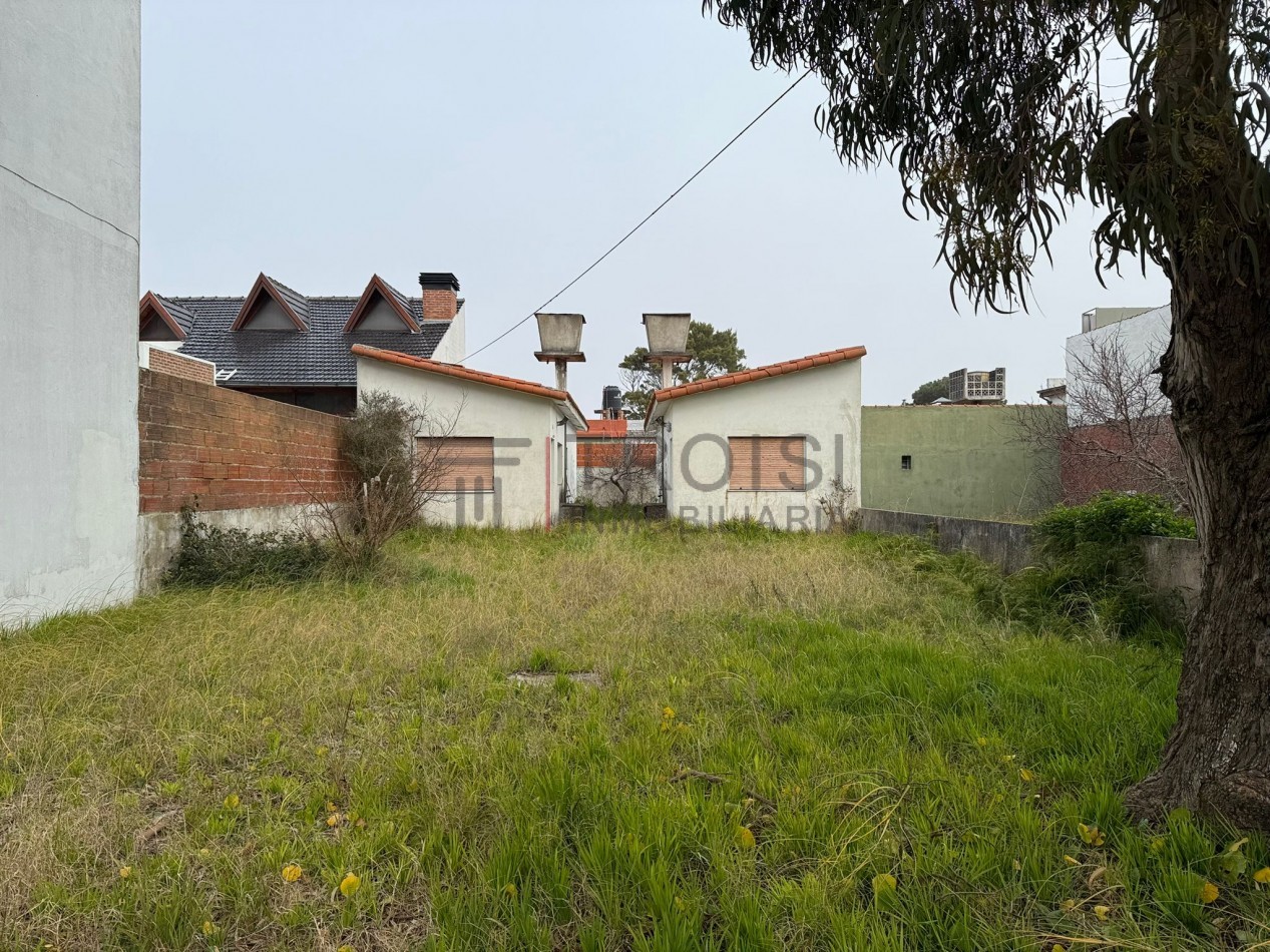 V44 - 2 Chalets de 2 ambientes - Calle 28 e/5 y 6