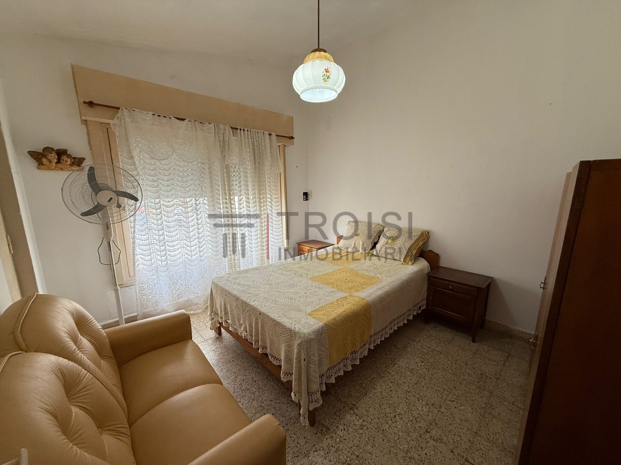 V54 - 2 Departamentos + Chalet 3 ambientes - Calle 5 e/30 y 31 