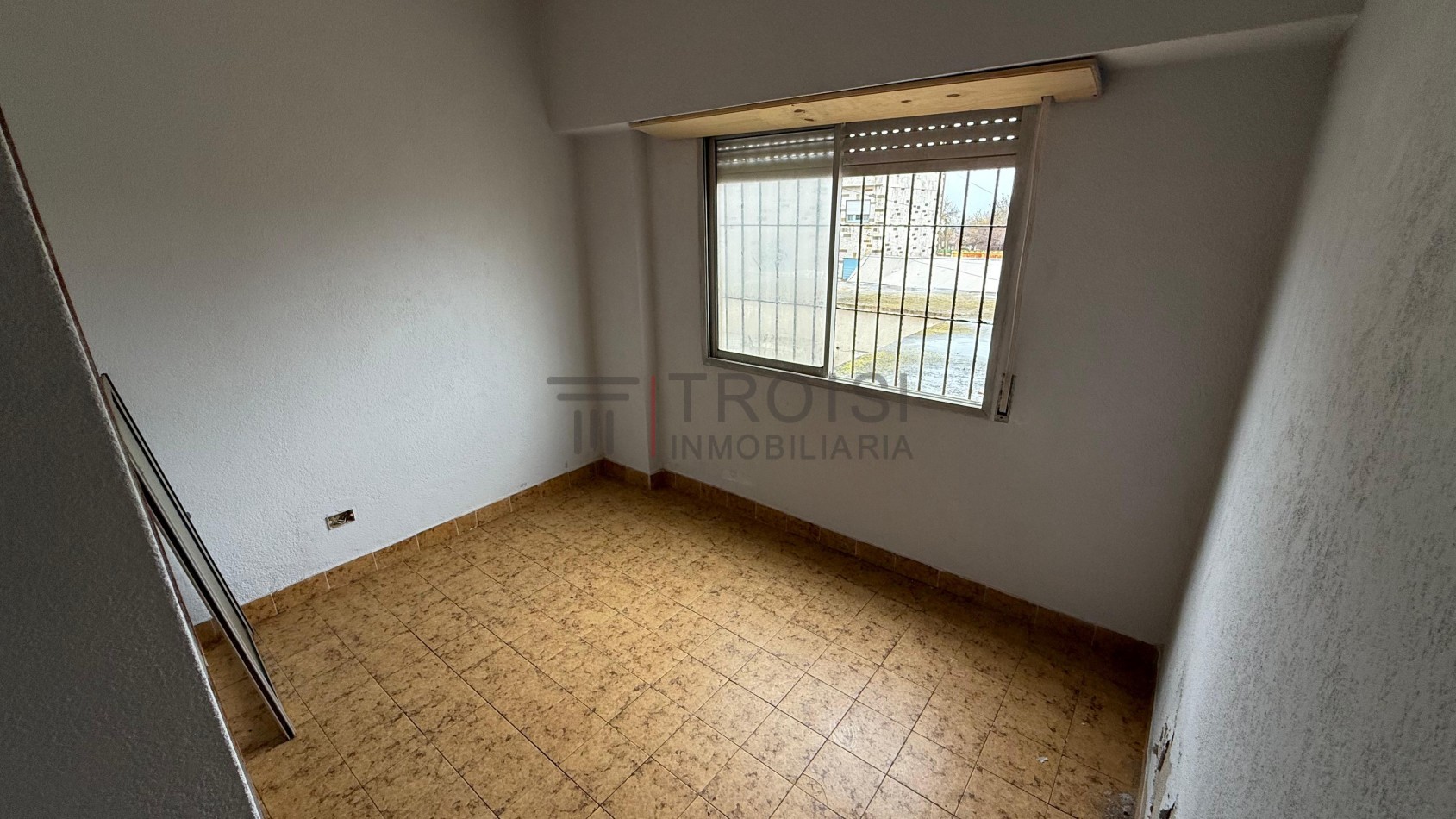 V31 - Depto. 2 ambientes - Calle 2 e/35 y 36