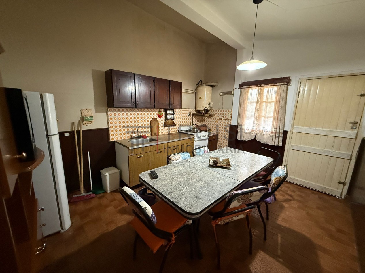 V54 - Chalet 3 ambientes + 2 departamentos  - Calle 5 e/30 y 31