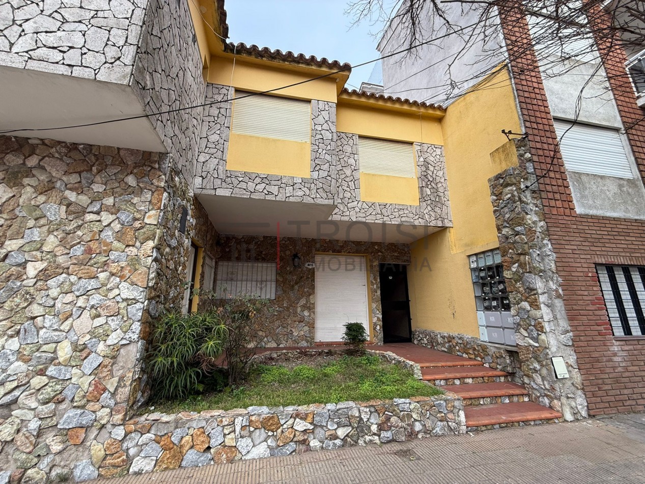 V17 - Depto. 2 ambientes - Calle 36 e/ 2 y 3