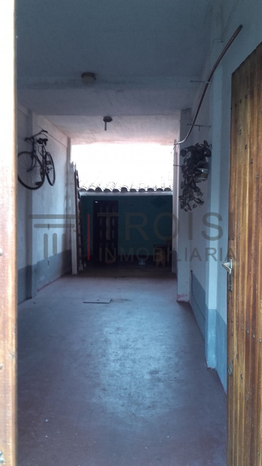 V81 - 2 locales y 3 departamentos tipo chalet  - Calle 3 e/ 33 y 34