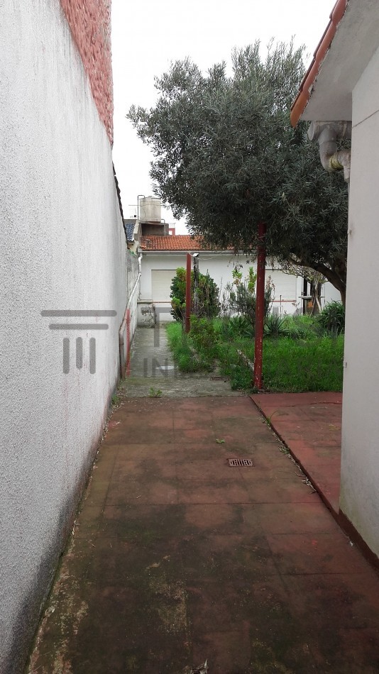 V81 - 2 locales y 3 departamentos tipo chalet  - Calle 3 e/ 33 y 34