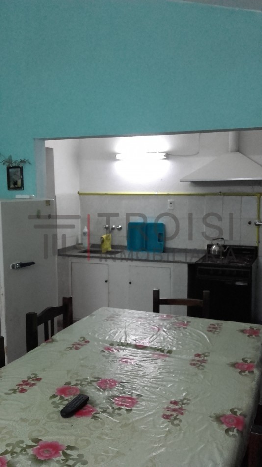 V81 - 2 locales y 3 departamentos tipo chalet  - Calle 3 e/ 33 y 34
