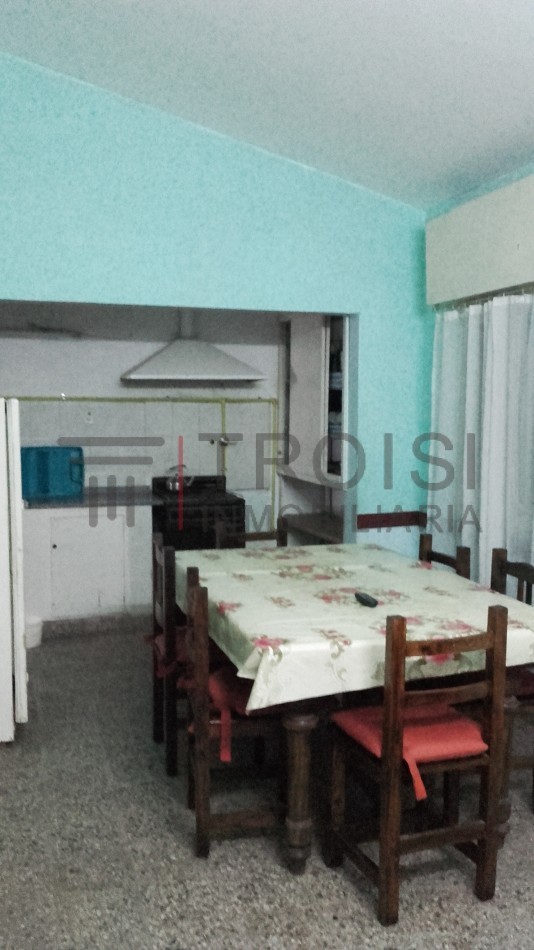 V81 - 2 locales y 3 departamentos tipo chalet  - Calle 3 e/ 33 y 34