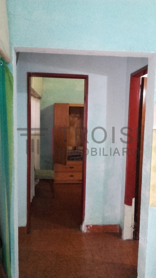 V81 - 2 locales y 3 departamentos tipo chalet  - Calle 3 e/ 33 y 34