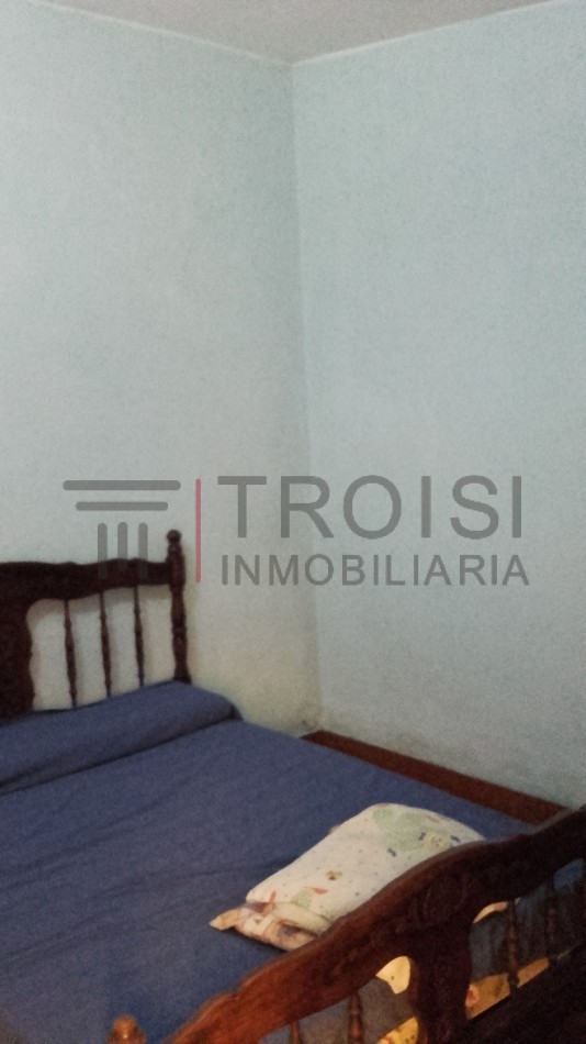 V81 - 2 locales y 3 departamentos tipo chalet  - Calle 3 e/ 33 y 34