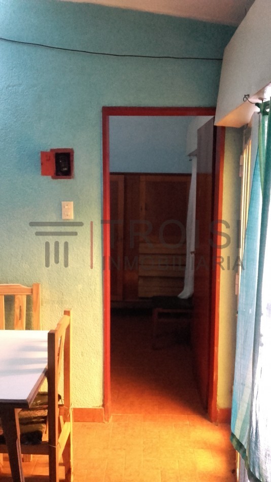 V81 - 2 locales y 3 departamentos tipo chalet  - Calle 3 e/ 33 y 34