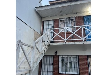 Duplex 3 ambientes - Calle 44 e/1 y 2 - V13
