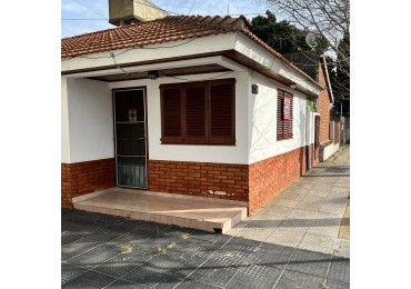 Chalet 3 ambientes - Calle 48 e/2 y 3 - V22