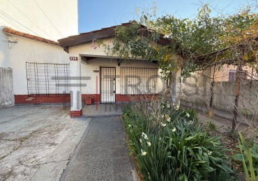 V54 - Chalet 3 ambientes + 2 departamentos  - Calle 5 e/30 y 31