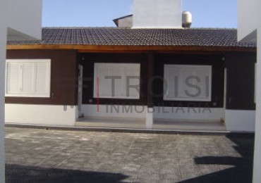 644 - Chalet de 3 ambientes - Calle 64 e/1 y 2