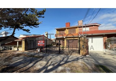 V65 - Chalet 4 ambientes - Calle 29 e/6 y 7